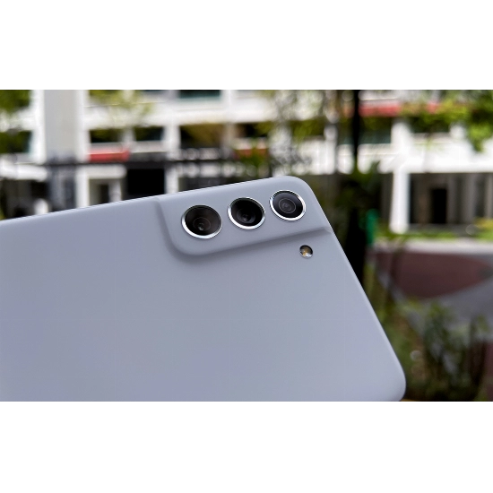 Samsung Galaxy S21 FE: Искусство Совершенства в Бюджетном Сегменте